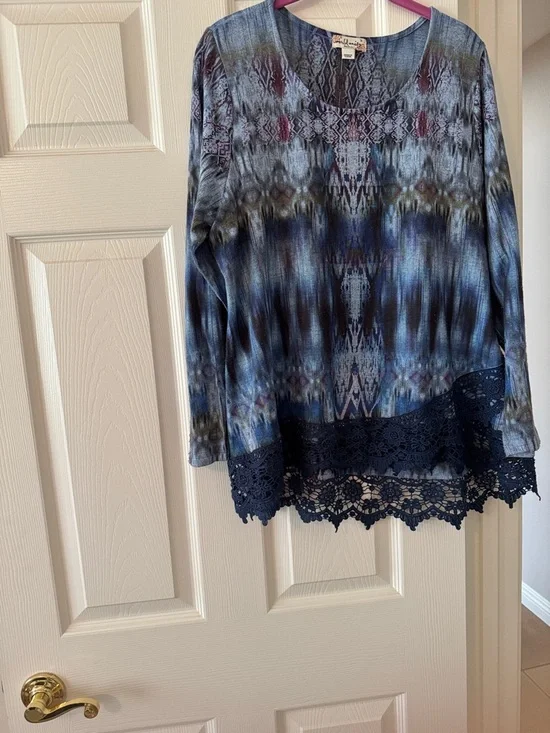 Blue Patterned Lace-Hem Blouse - Women - Picture 1 of 3
